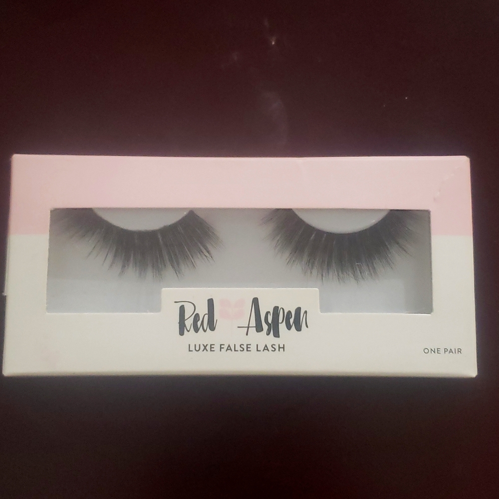 Red Aspen false lashes "PRIYA"